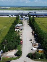 Terenul pe toată lungimea, de la DN72 spre spate